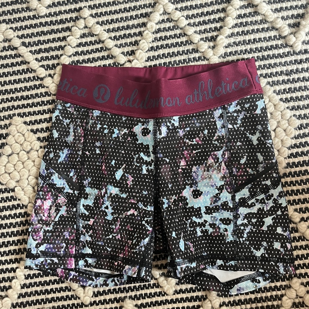 lululemon athletica Women's Athletic Shorts - Black and Burgundy - Picture 1 of 4